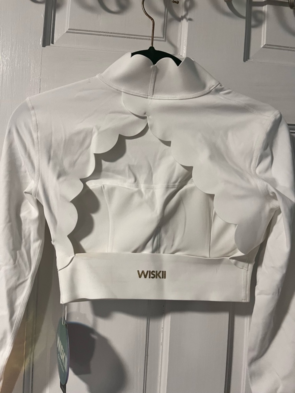 WISKII OPEN BACK LONG SLEEVE CROP TOP  SIZE Medium - Picture 2 of 8